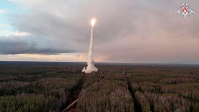 Rusia Uji Sukses Rudal Balistik Antarbenua, Hantam Target 6.700 Km
